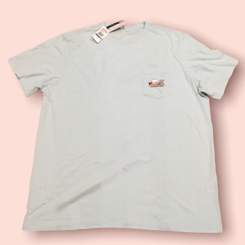 Vineyard Vines Mens Pale Sky Pocket Tee (Beach BBQ Whale)